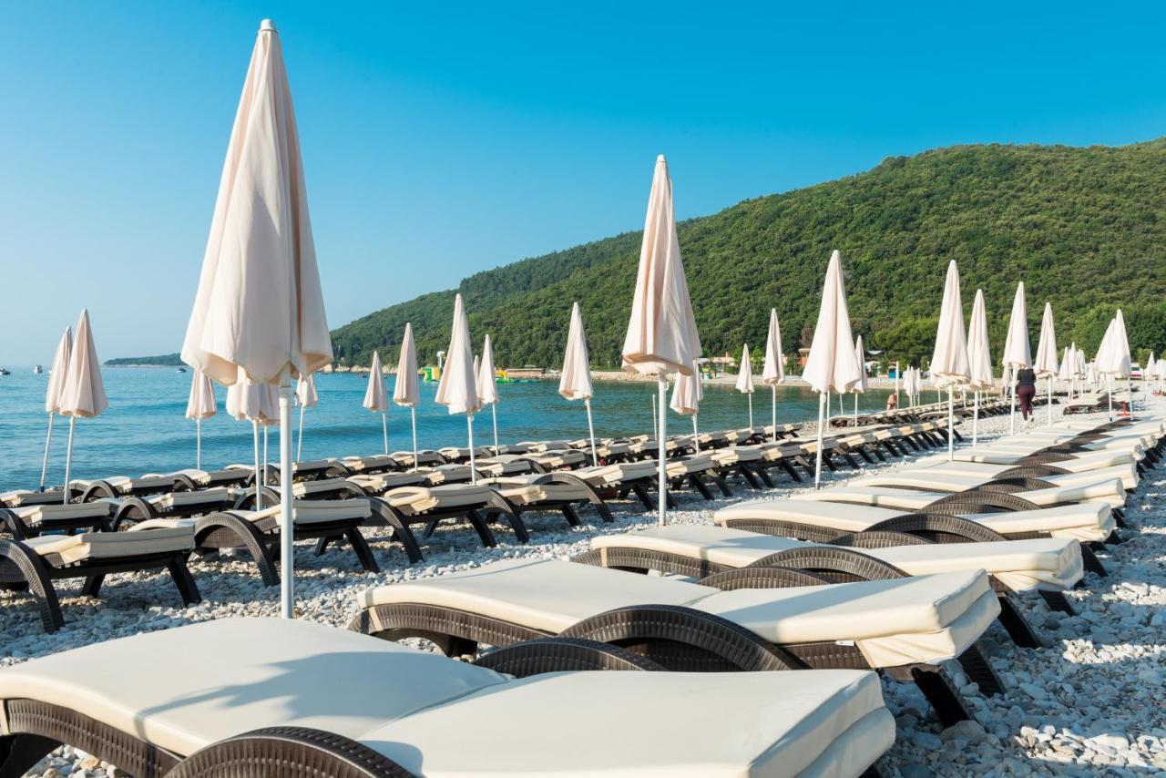 Hotel Mimosa Lido Palace - Maslinica Hotels & Resorts Рабац Экстерьер фото